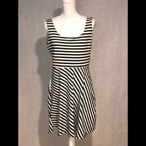 ☀️Charlotte Russe Skater Stripped blk/White Dress